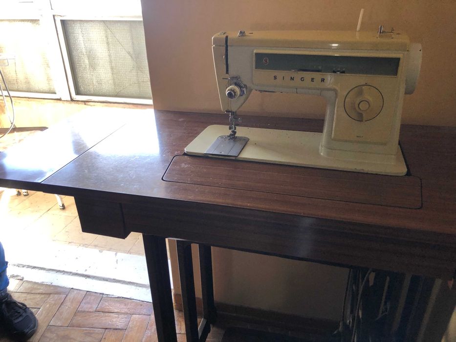 Máquina de Costura SINGER 507 dos anos 70