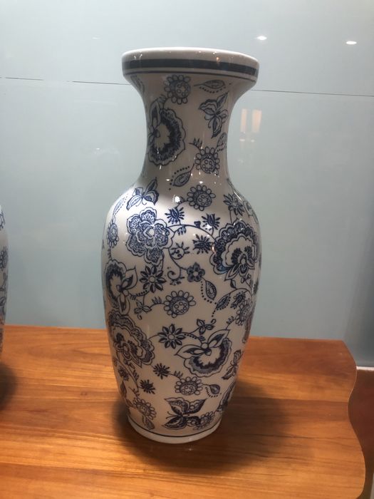 Par de jarroes em porcelana da china