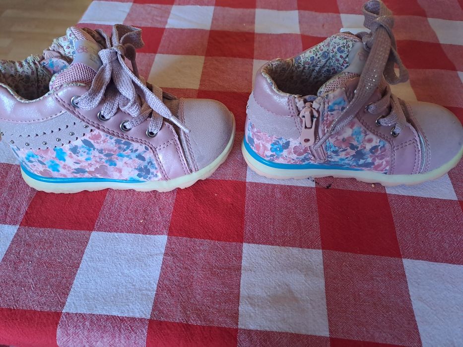 Buty dla dziewczynki