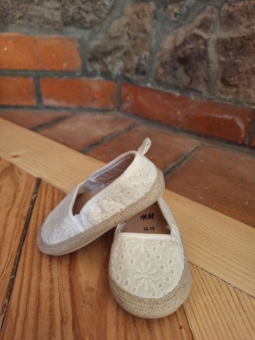 Letnie buciki dla dziewczynki HM Nowe