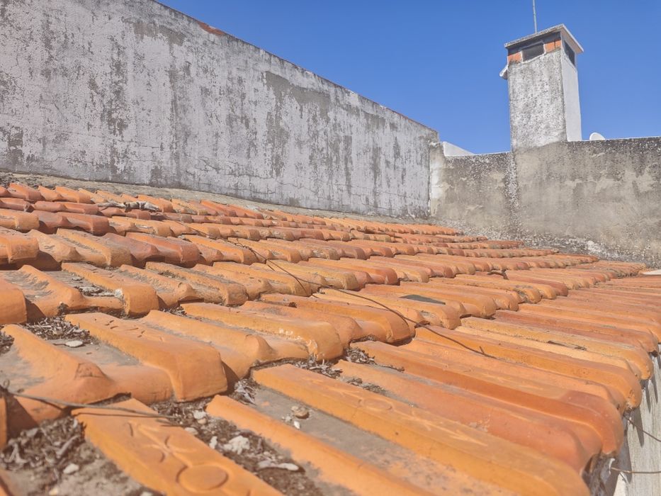 Ofereço +150 Telhas Marselha bom estado