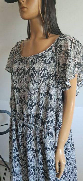 Sukienka w zygzaki plus size