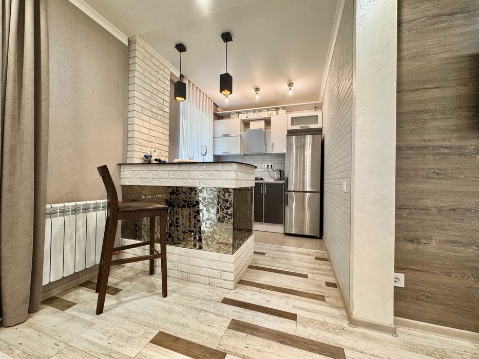 ApartPoltava Розкішна студія ПОДОБОВО, Кутова ванна, СВІТЛО ЗАВЖДИ