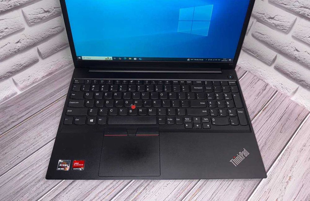 Lenovo ThinkPad E15 Gen 2 | Ryzen 5 4500u | 8GB Ram | 256 GB SSD