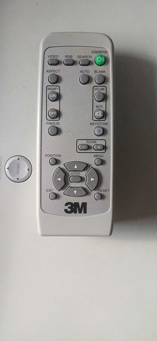 Projetor 3M quase novo.