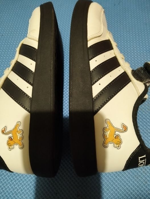 Tênis adidas edição rei leão (tamanho 35)