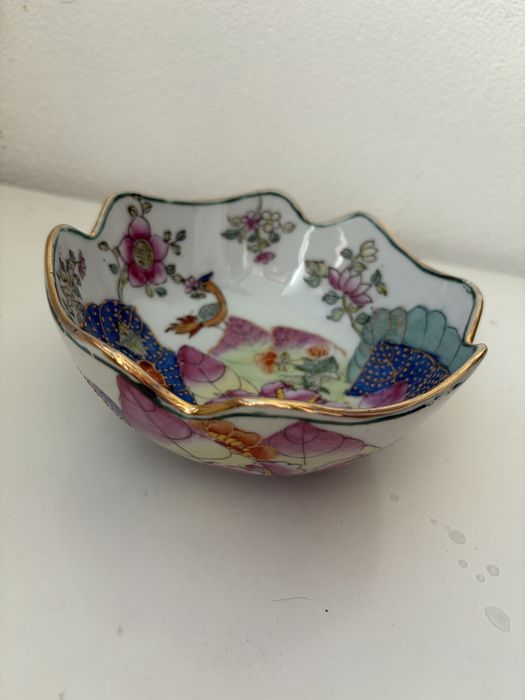 Uma taça porcelana chines antiga