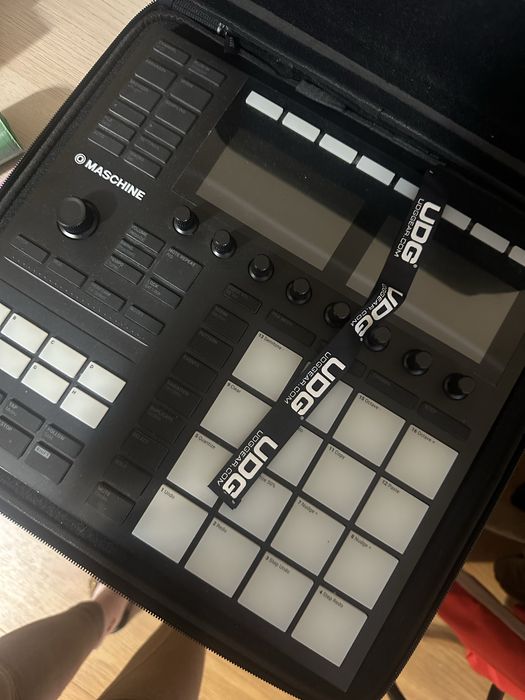 Native Instruments Maschine MK3 – Kultowy Groovebox i Kontroler