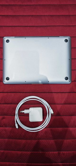 MacBook Air 13” | Apple M1 | 256 GB SSD | MacOs Tahoe