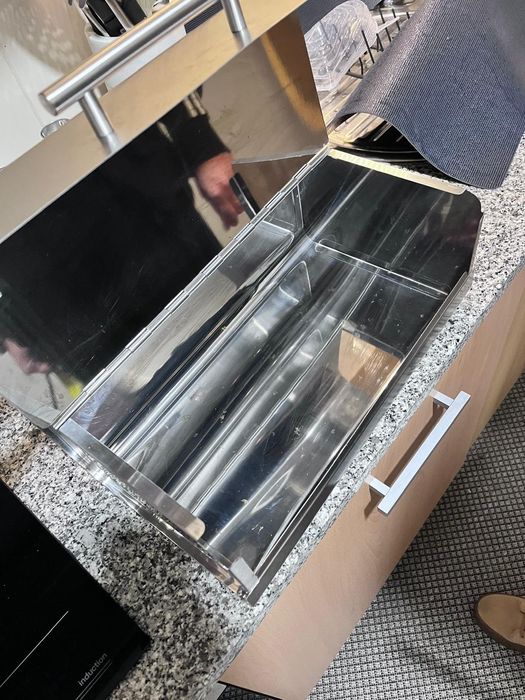 Caixa de pão  metálica