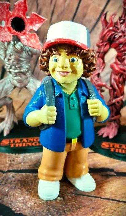 Figura Colecionável Dustin Henderson – Impressão 3D | Pintada à Mão