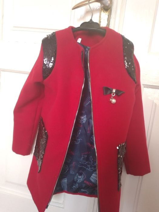 Продам пальто на дівчинку