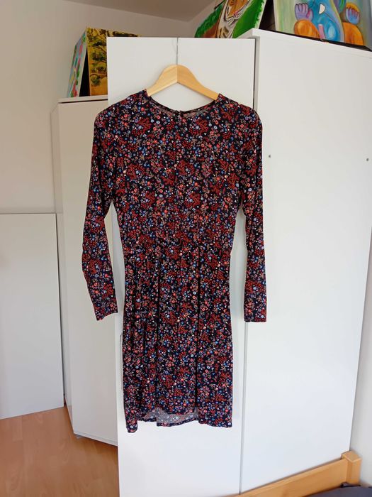 Sukienka. S. Nieużywana.