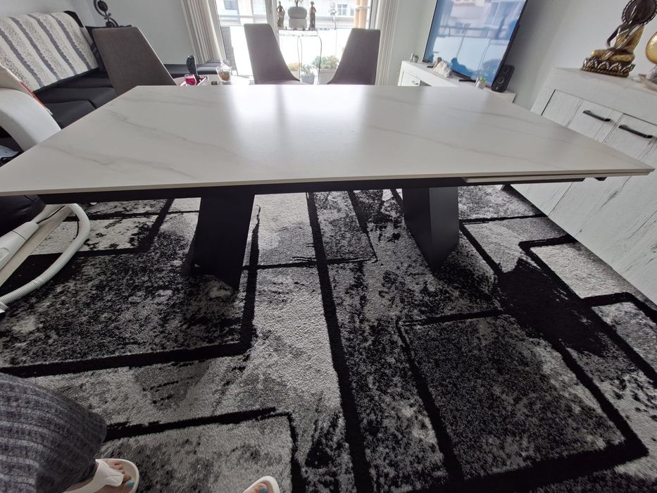 Mesa em pedra mármore