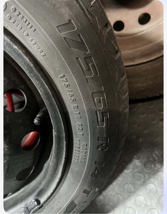 2 Pneus com jante 175 x 65 x 14