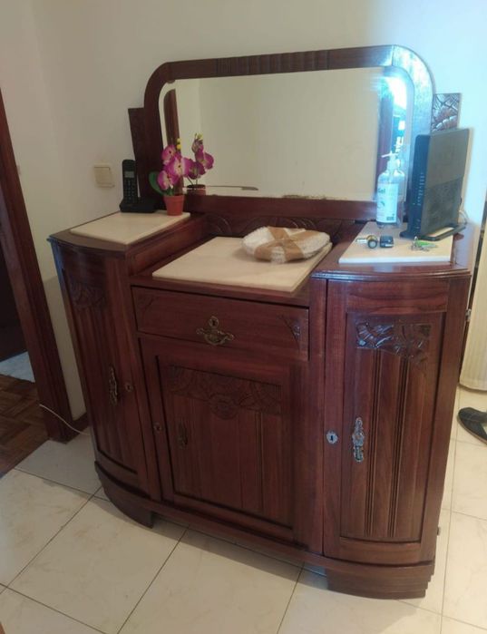 Móvel com espelho - 190 €