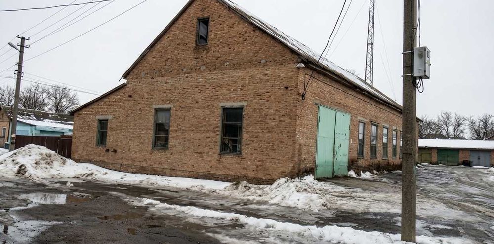 Універсальний комплекс нерухомості  у самому центрі Варви