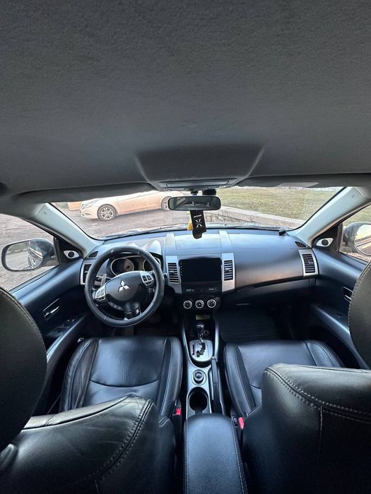 Митсубиши аутлердер 2 хл