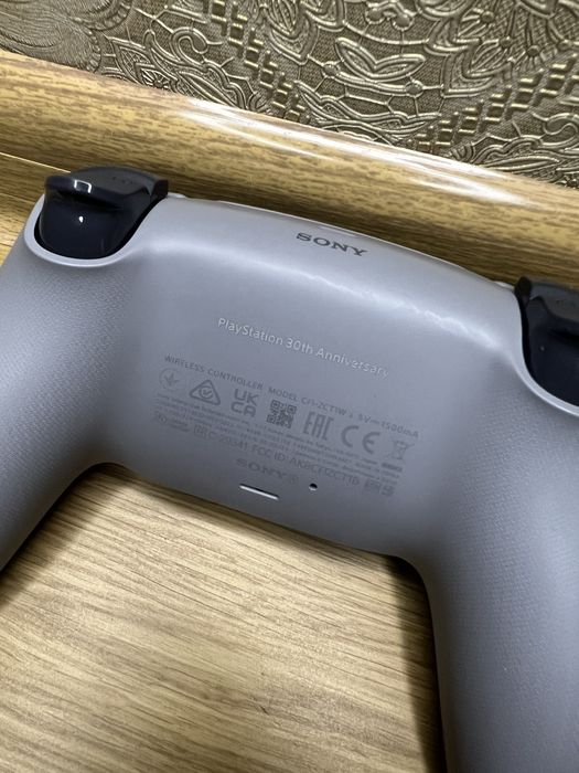Джойстик (геймпад) Sony DualSense 30th Anniversary Limited Edition