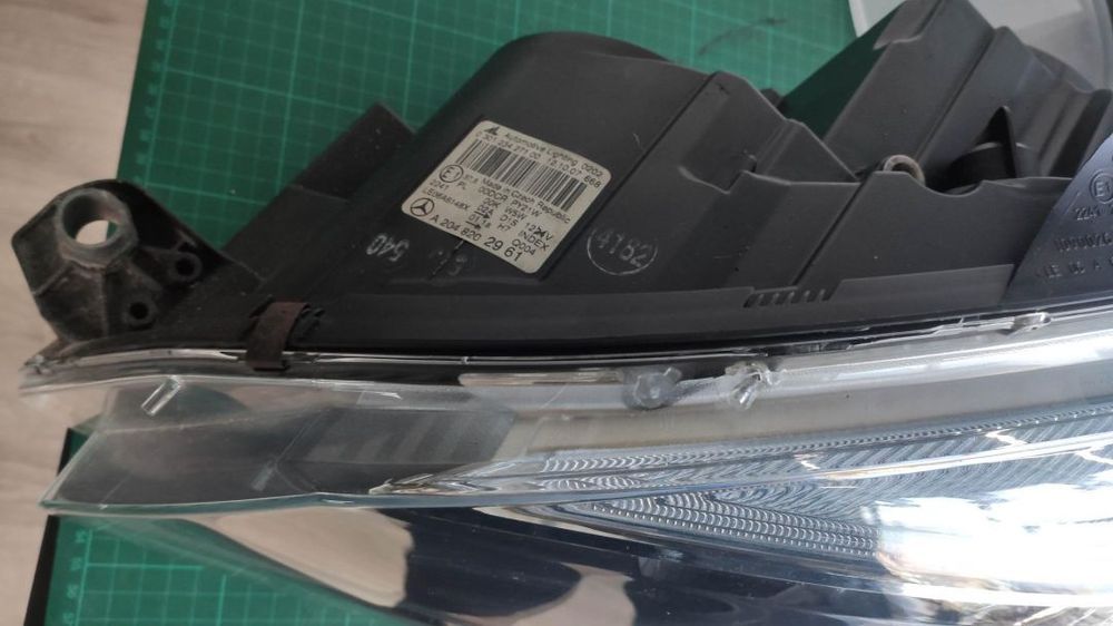 farol esquerdo bi-xenon escurecido w204 C63 AMG
