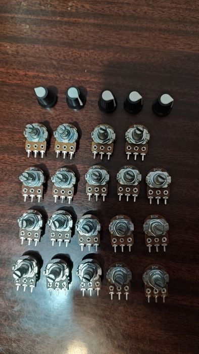 Потенціометри-перемінні резистори 10кОм, 5кОм, 1кОм.