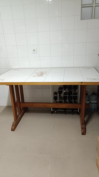 Mesa de madeira maciça