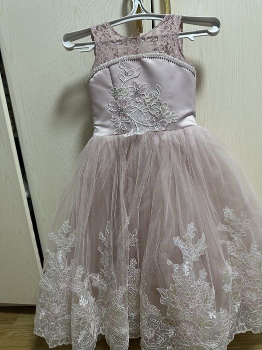 Прокат от 200 грн , продажа детских, свадебных платьев.