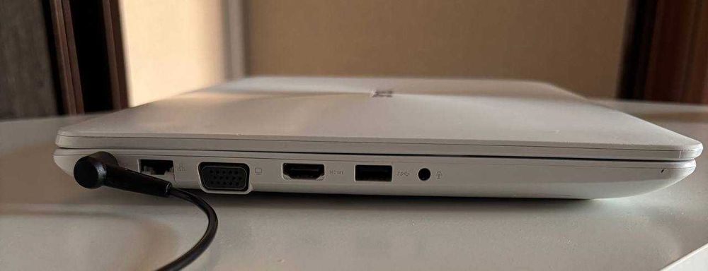 Ноутбук ASUS белый