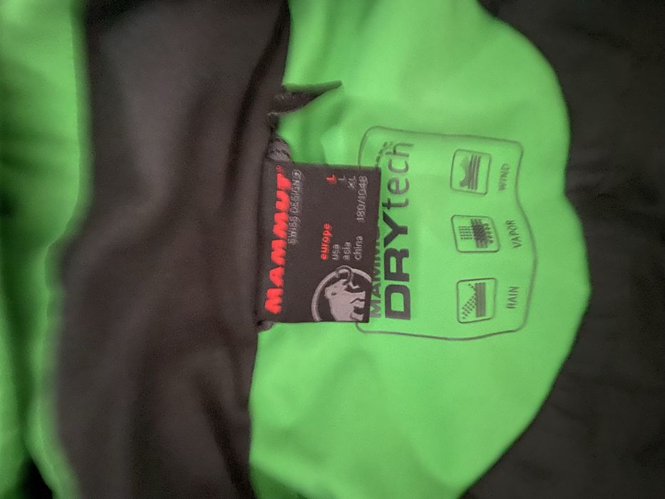 Чудова куртка mammut