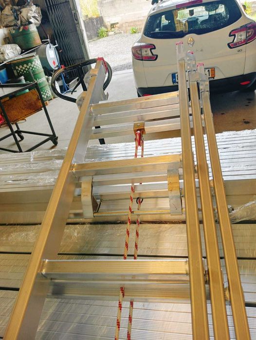 Escada Profissional Tripla 3x3.5m (8.5m Úteis) c/ Corda Degrau Quadrado - Alumínio 6060