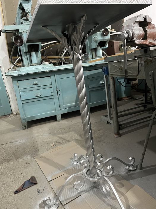 Стійка, підставка, столик