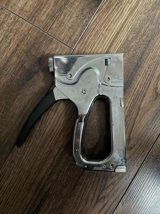 Zszywacz i gwozdziarka w jednym 4in1