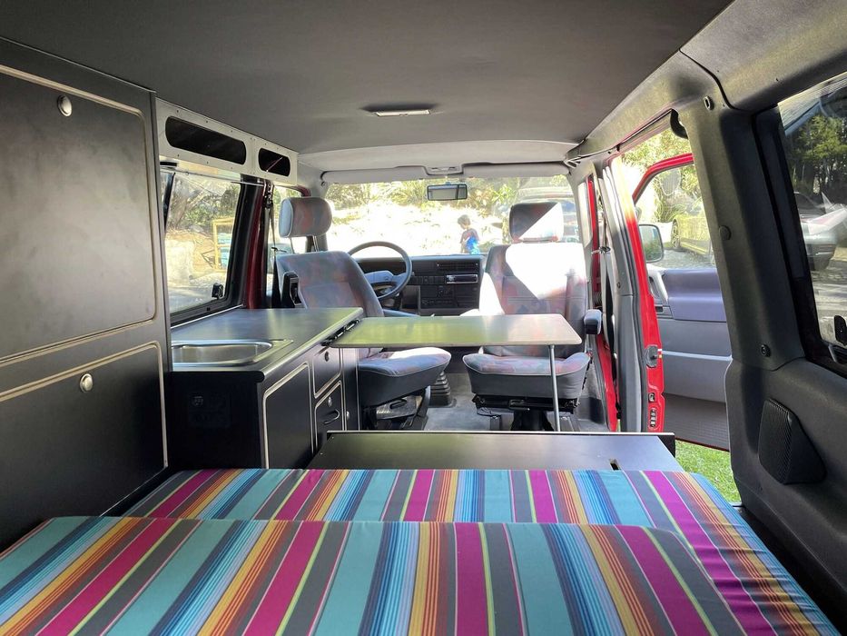 VW Transporter T4 1994 — Legalizada, Especial Dormitório — Painel Solar + Bateria de Serviço — 242.000 km