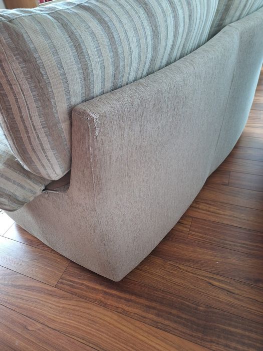 Sofá 2 lugares espaçoso e em bom estado