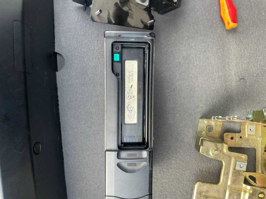 CD-чейнджер BMW (на 6 дисков) с креплением