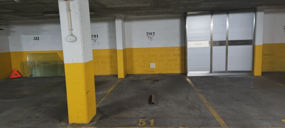 Excelente Lugar de Garagem