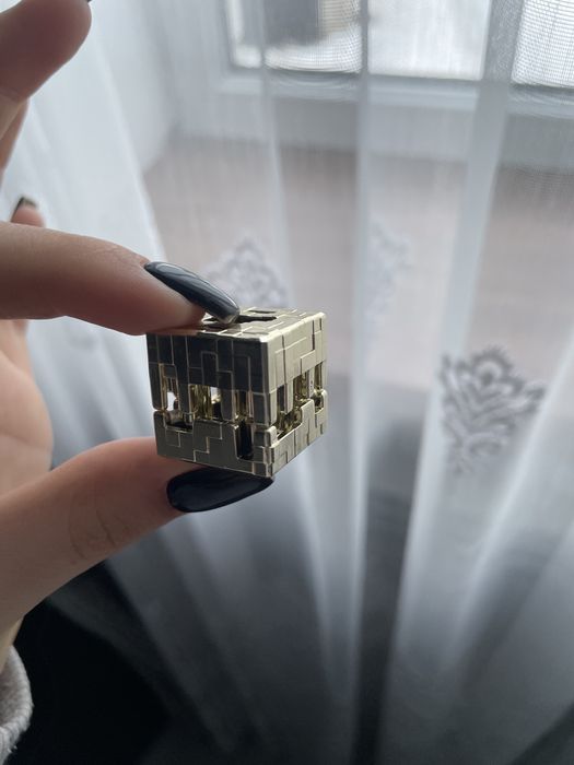 Іграшка з киндер сюрприз-золотий сундук