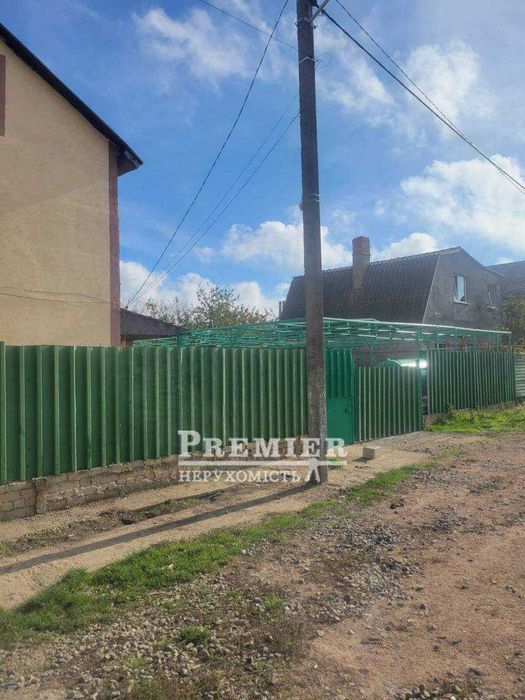 Продам триповерховий  сучасний будинок