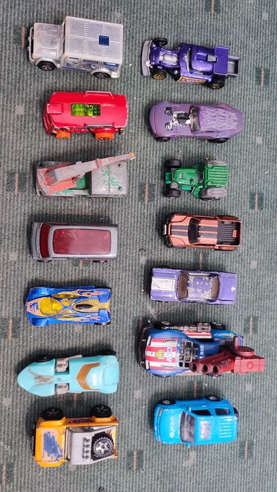 Lote 95 carrinhos antigos