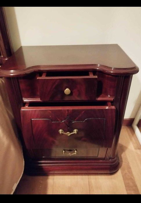 "Quarto  Clássico", tom cerejeira, sem roupeiro