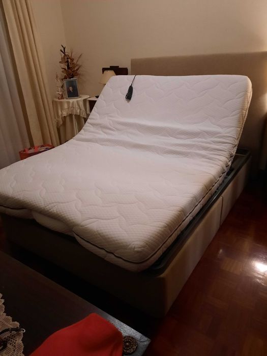 Cama articulada de casal com colchão