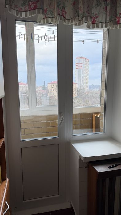 Радченко 4, цегляний будинок, метрові стіни, 3 кімнатна квартира