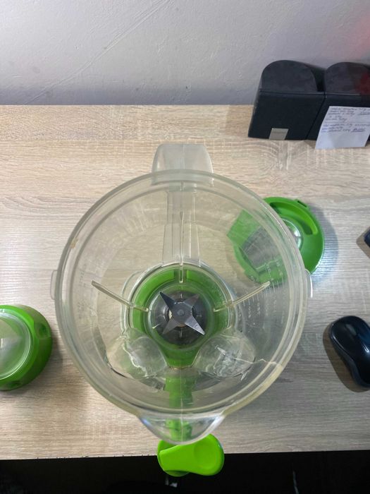 Blender kielichowy z kranikiem 2 W 1 GOURMETMAXX ZIELONY 400W