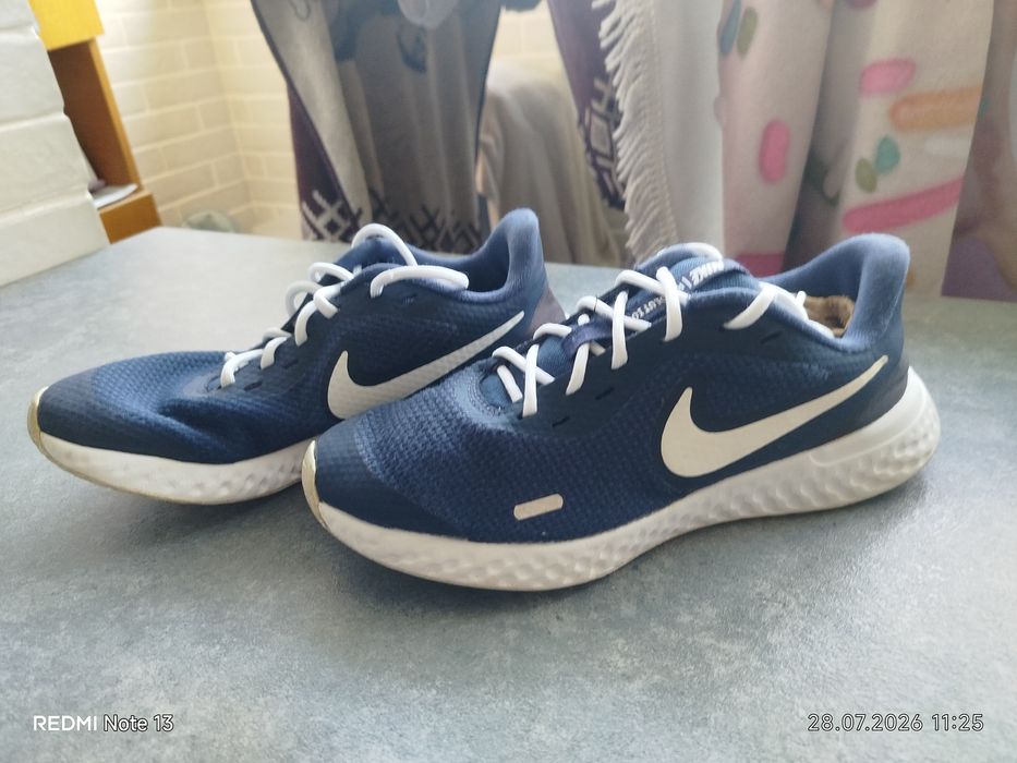 Кросівки Nike Revolution 5