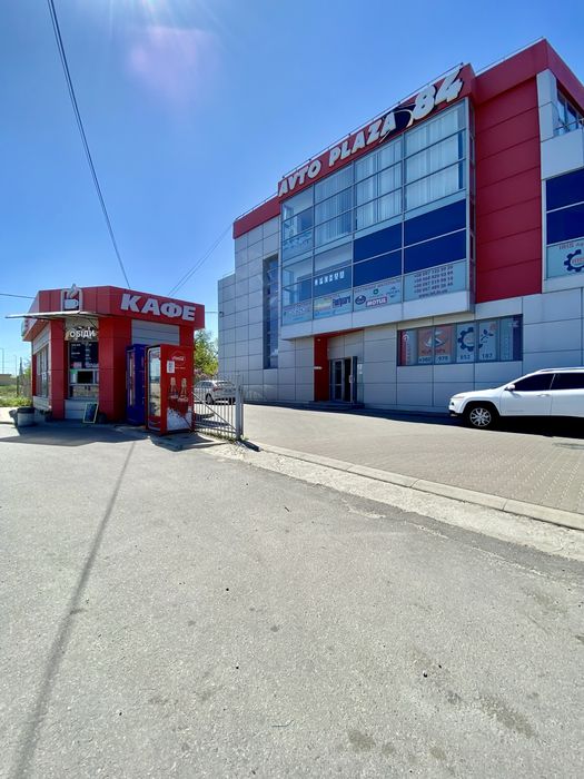 Продаж комерційного приміщення. Бізнес центр. Земельна ділянка