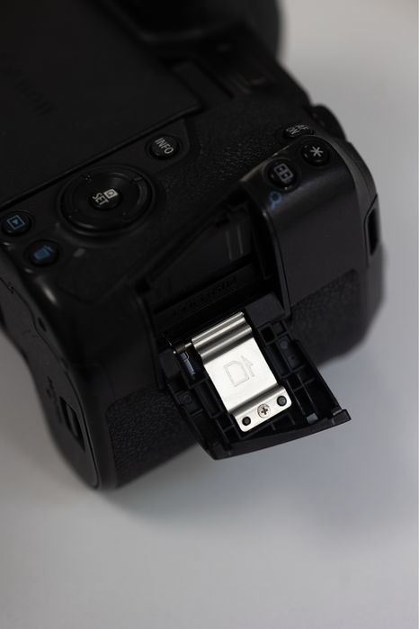 Фотоапарат Canon EOS R