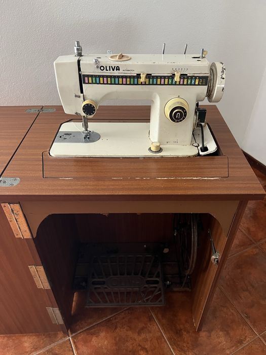 Maquina de Costura Oliva