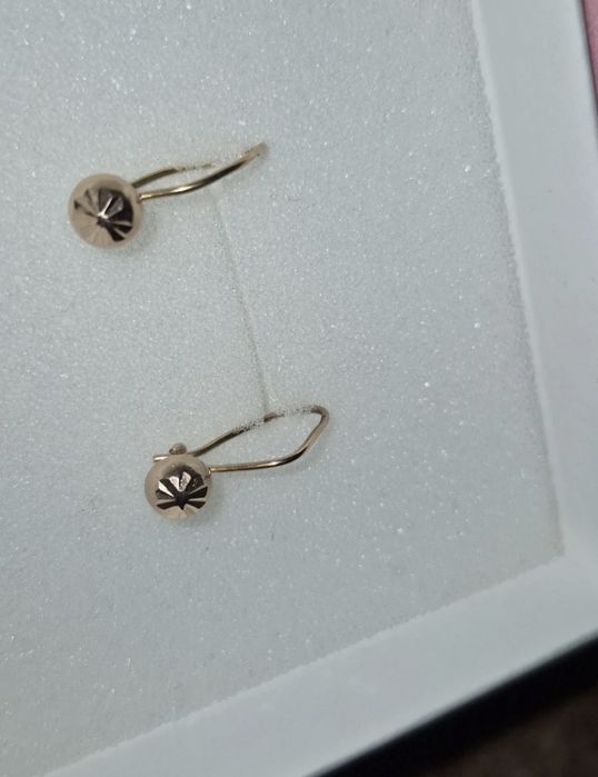 Золоті сережки кульки з алмазним гравіюванням із червоного золота 585