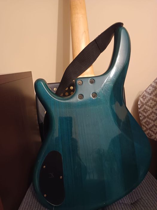 Gitara basowa Cort action bass