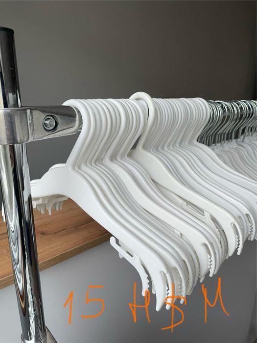 Вішаки, манекен 140